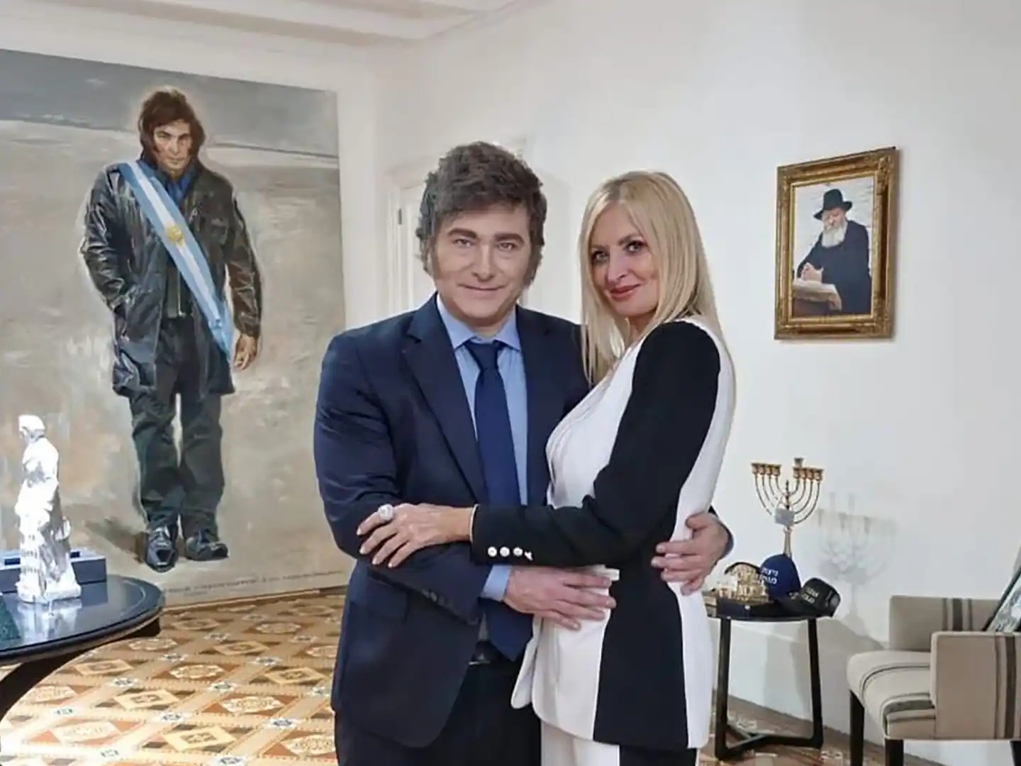 Javier Milei y Amalia "Yuyito" González posaron juntos en la Quinta de Olivos.