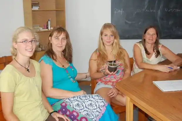 Jóvenes alemanas realizan trabajo solidario en la ciudad 