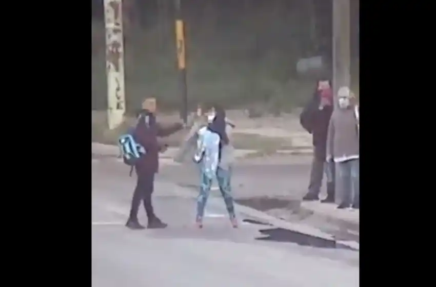 Agredió a una mujer con un bebé en brazos y fue detenido