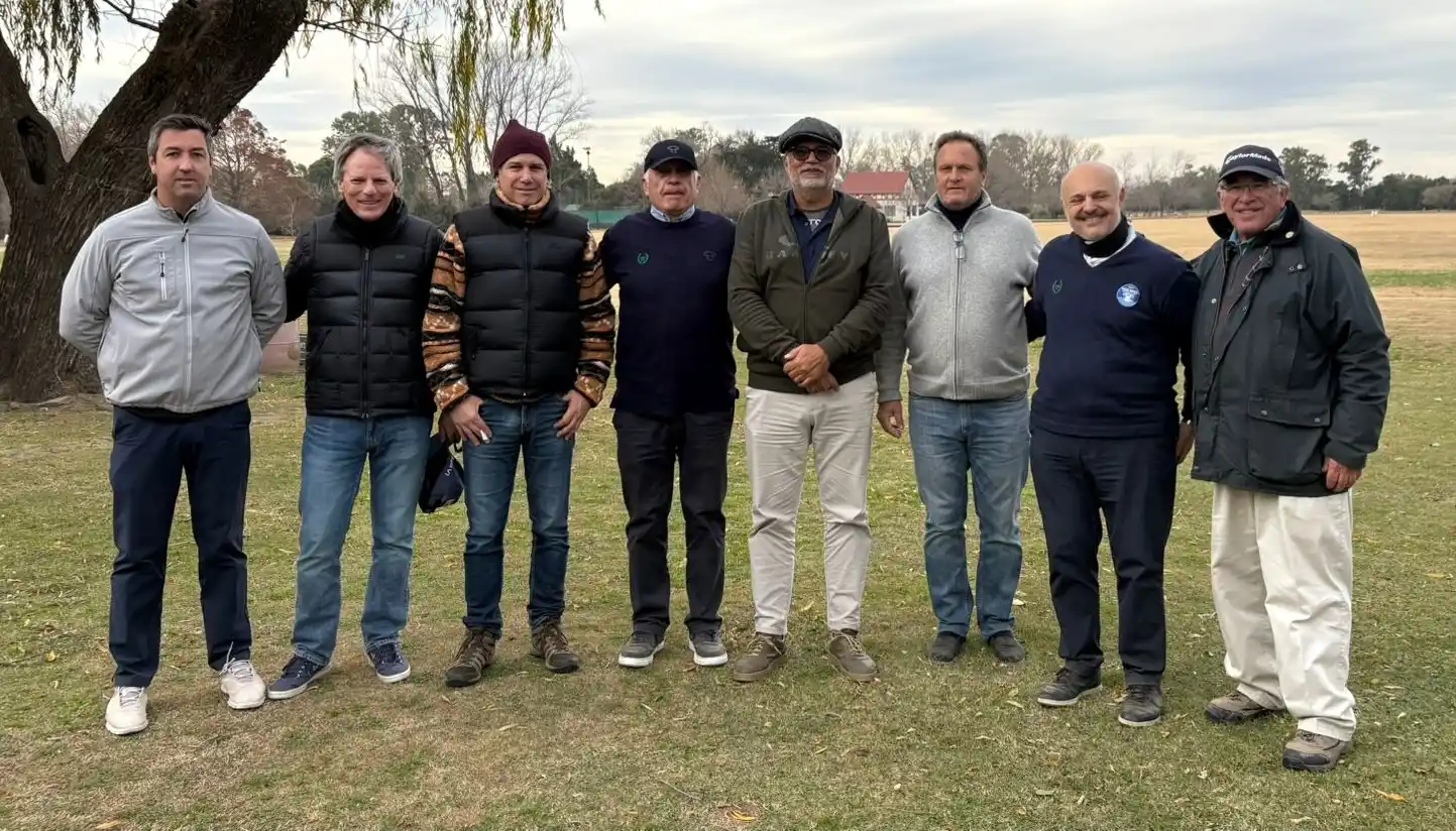 Autoridades presentes en el recorrido.