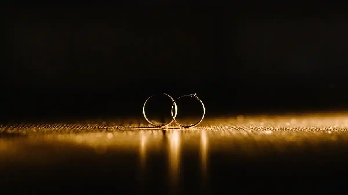 Historia de contratiempos e incertidumbres de quienes no pudieron pasar por el Civil ni la iglesia