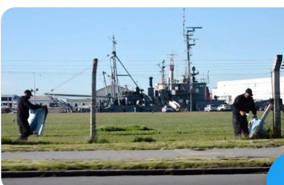 Retiran las banderas y fotos de los tripulantes del ARA SAN JUAN