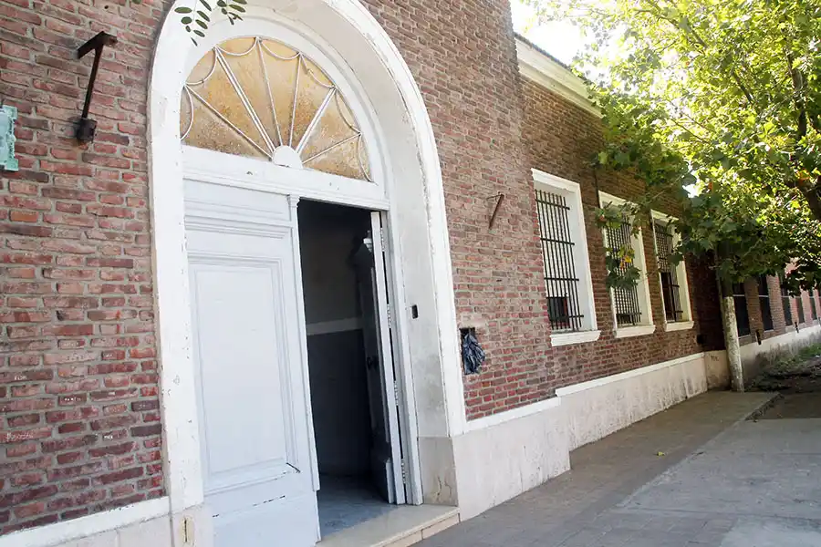 Covid: suben los casos y el jueves se vacunará en la escuela Nº 25