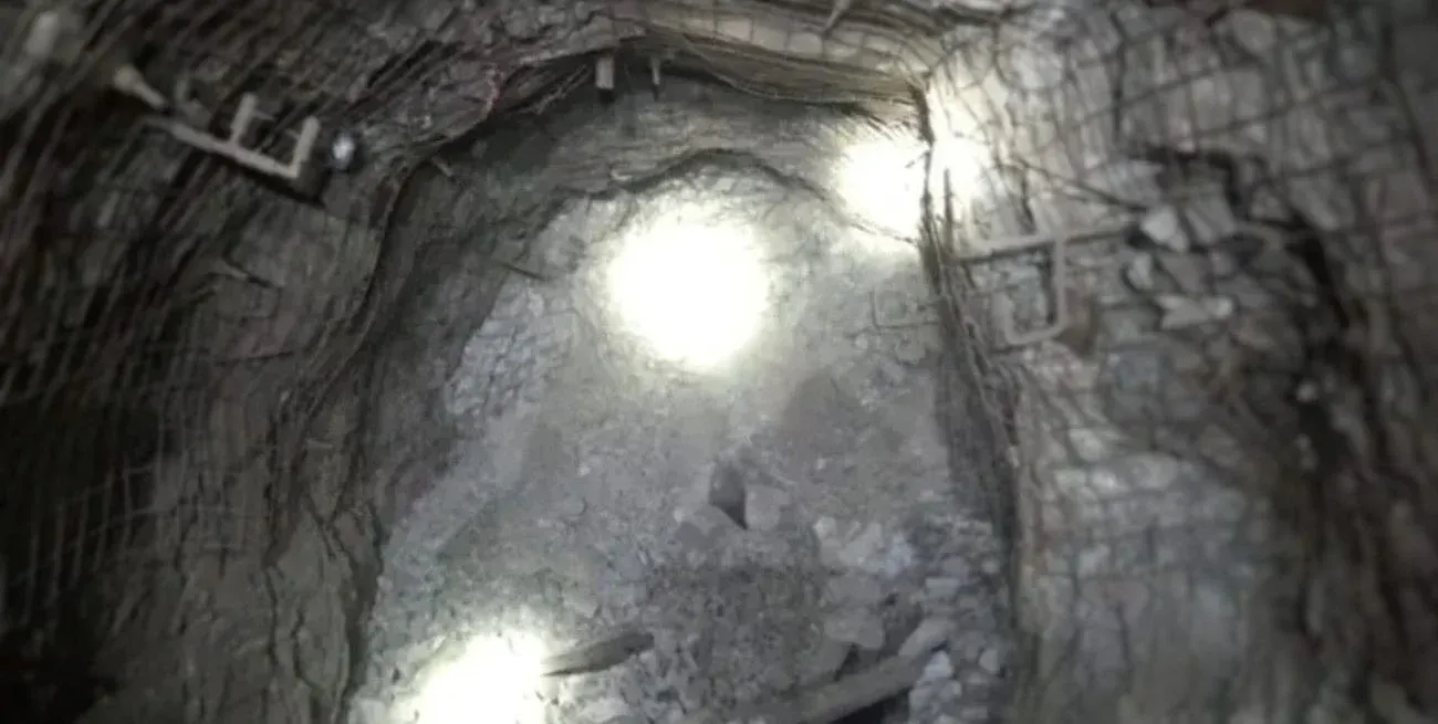 Perú: 17 mineros atrapados tras ataque de presuntos mineros ilegales.