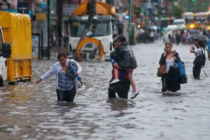 Temporal: Aparicio recorre las zonas afectadas y en La Matanza hay 1350 evacuados 