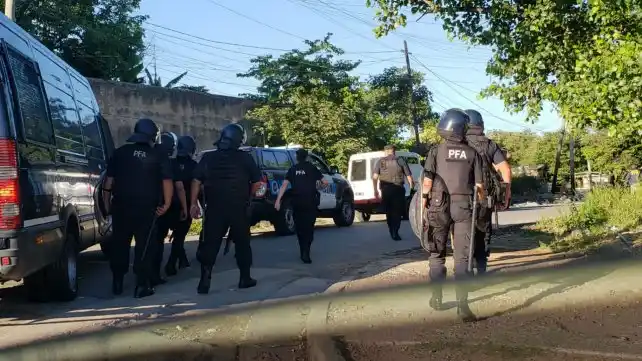 Operativo antidroga en Villa Banana de Rosario