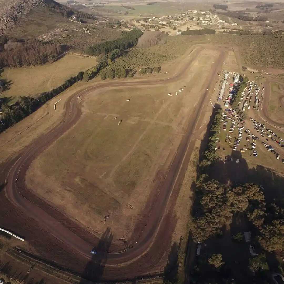 ¿Qué nombre debería llevar el circuito La Cascada?