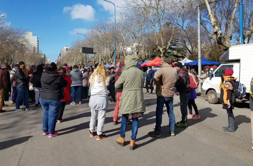 Se levantó el corte de un grupo de feriantes de Plaza Rocha