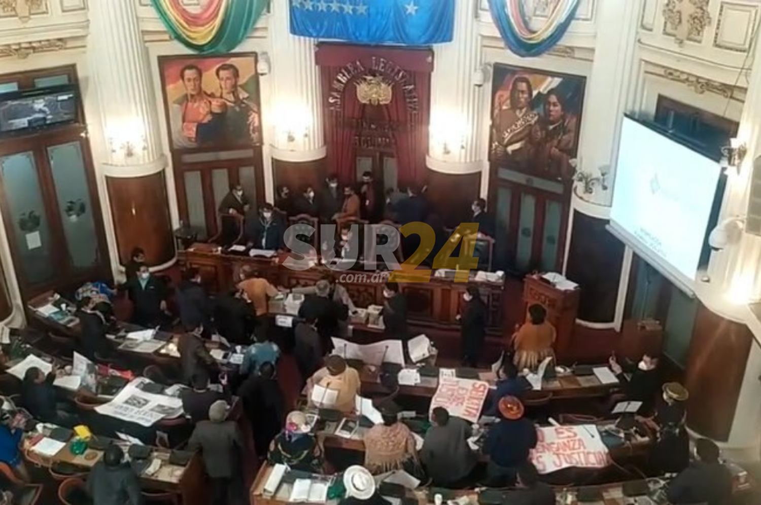 Insultos y golpes en el Congreso de Bolivia