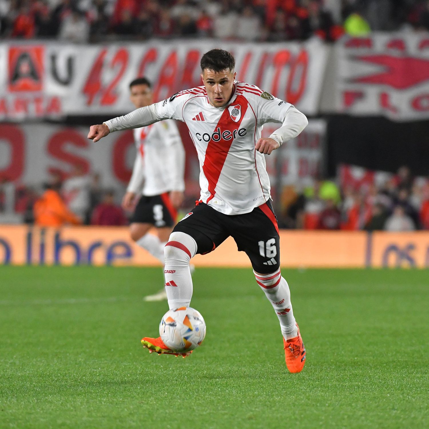 Bustos se ganó un lugar en el lateral derecho de River.