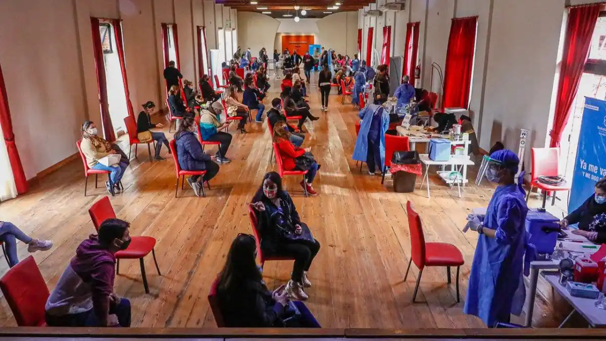 Llegan miles de dosis de Pfizer y Sputnik 2 a la ciudad: A quiénes vacunarán y cuándo