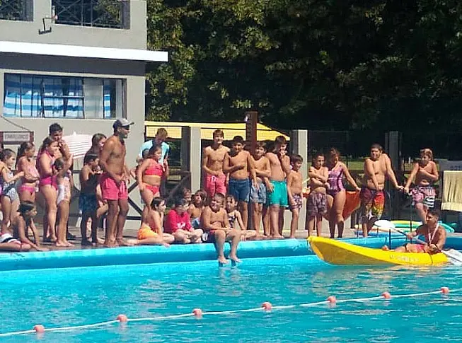 Finalizó el taller de natación en el natatorio de Lobería