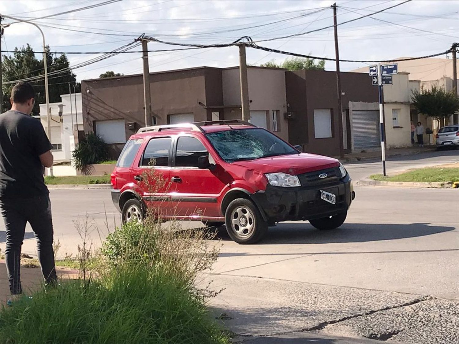 Un hombre hospitalizado tras un choque entre una moto y una camioneta