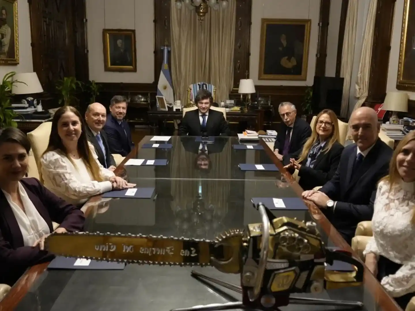 Javier Milei se reunió con la Cámara de Especialidades Medicinales.
