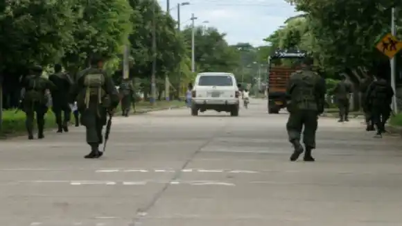 NUEVO ATENTADO EN COLOMBIA: lanzan un artefacto explosivo contra una patrulla en Arauca que deja siete heridos