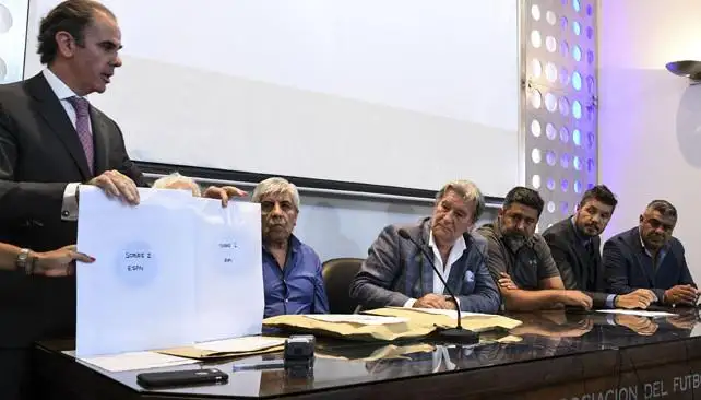 Tres empresas presentaron su oferta para televisar el fútbol argentino