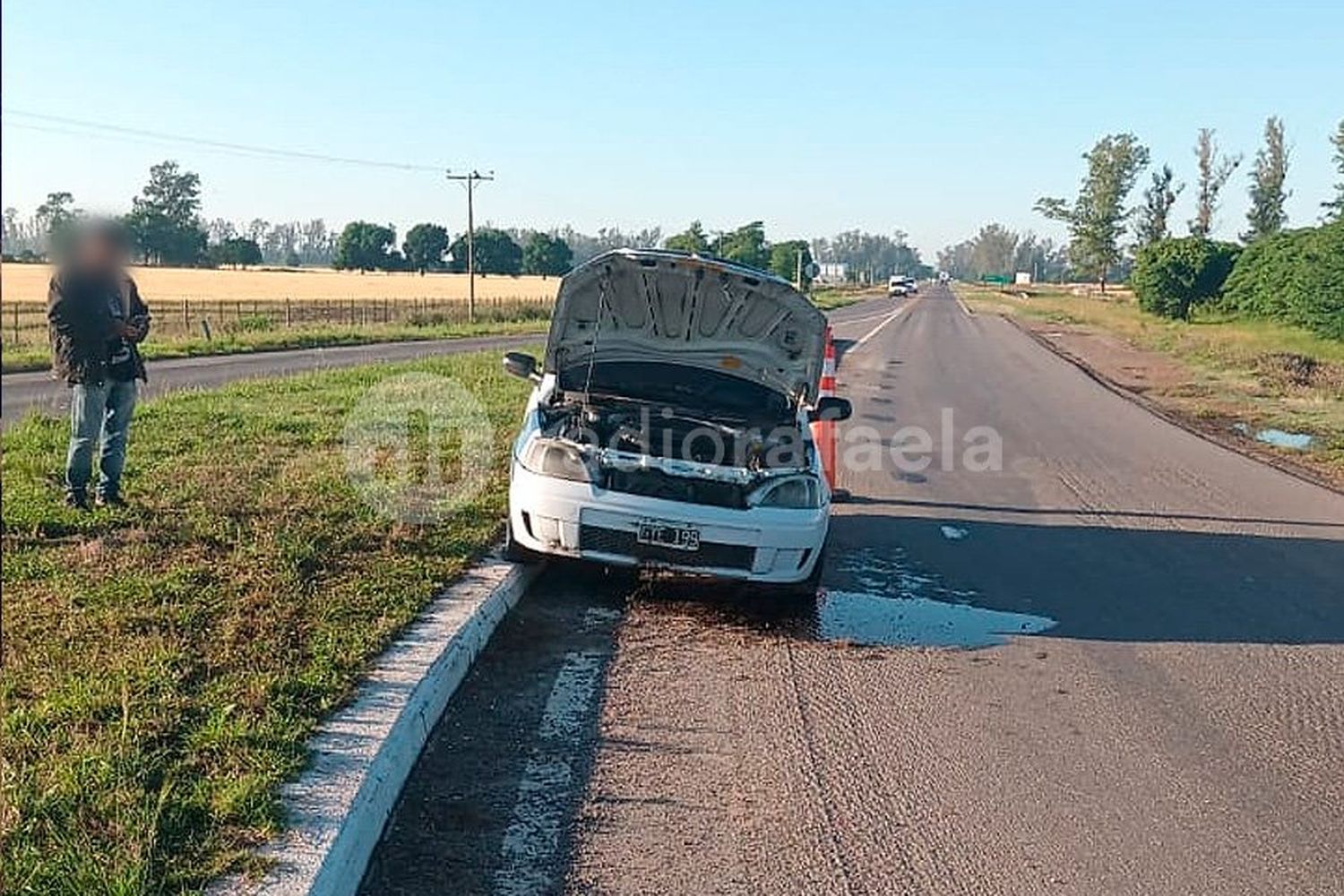 Tránsito parcialmente interrumpido en la Rotonda para ingresar a la variante: otro más “pasó de largo”