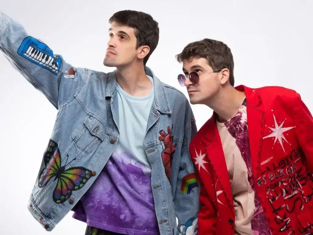 “La realidad es que no significa nada. Nos gustó cómo sonaba y quedó. Después la gente inventó teorías mucho más interesantes que la verdad”, contó Nahuel sobre el extraño nombre de la banda.