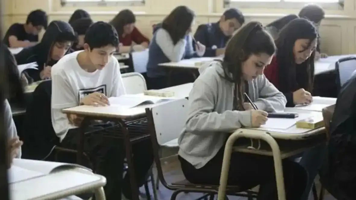 3 de cada 4 jóvenes logran terminar la secundaria en Argentina y el origen familiar sigue siendo decisivo