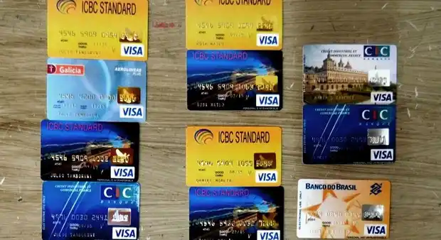 Una banda de estafadores dominicanos operaba con tarjetas truchas  