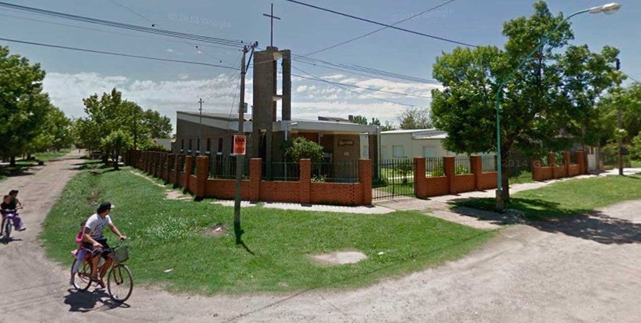 La capilla está ubicada en la esquina de Roque Sáenz Peña y Vélez Sarsfield, de Santo Tome