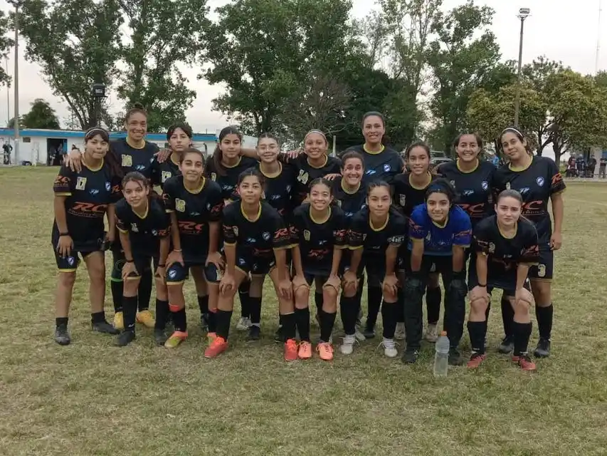 Las Pulgosas, múltiples campeonas en Quinta División, logran su primer título en Primera. Foto: Ezequiel Celis.