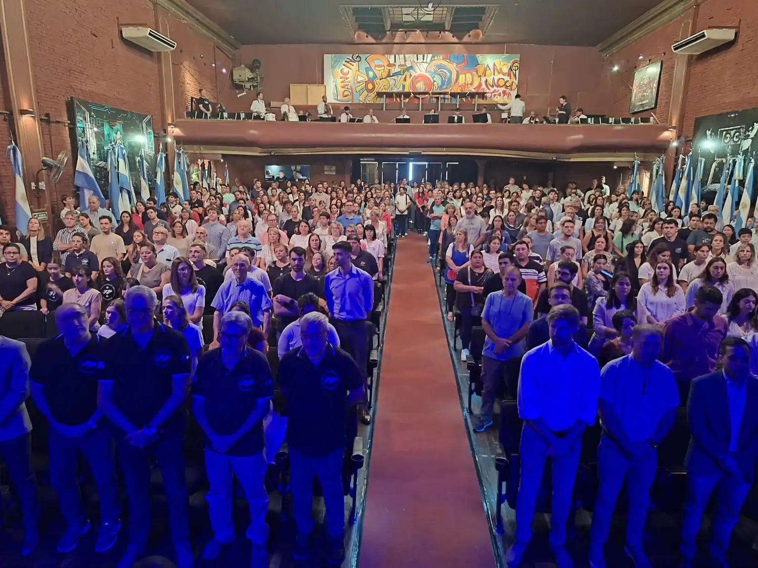 El Teatro Ideal a pleno en el acto del 2 de abril. Foto: Sur24