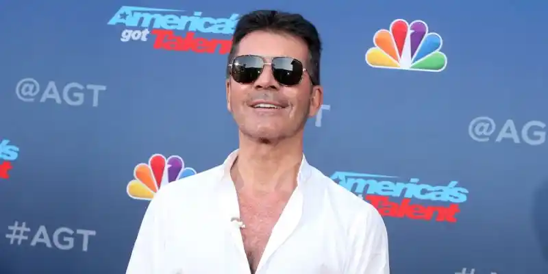 Operan de emergencia a Simon Cowell