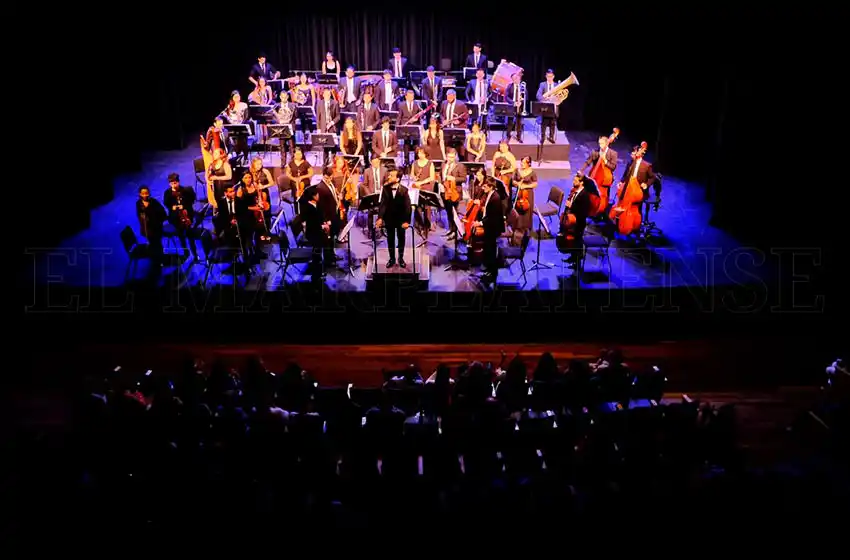A sala llena, el Teatro Tronador estrenó su aro magnético para hipoacúsicos