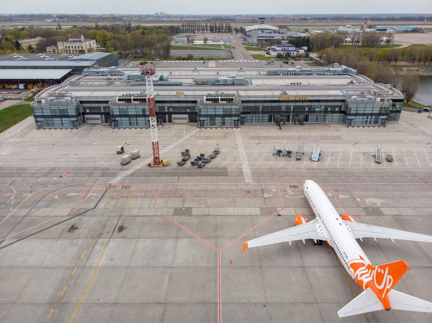 A Boeing 737 with a recent Argentine past was stranded at Kyiv Airport