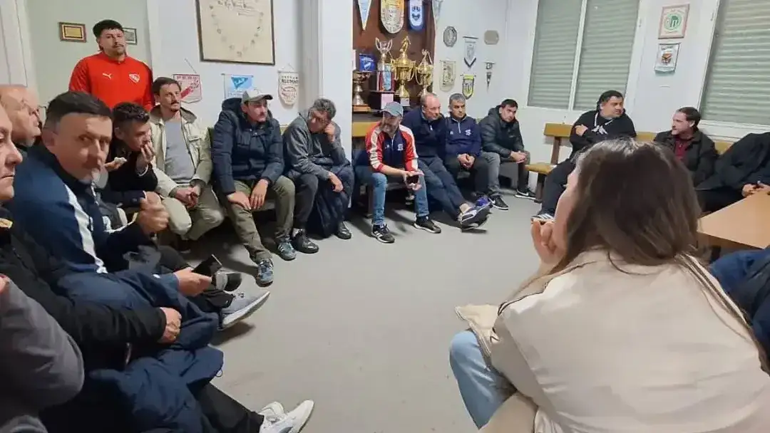 Hubo reunión en la Liga Tandilense de Fútbol.