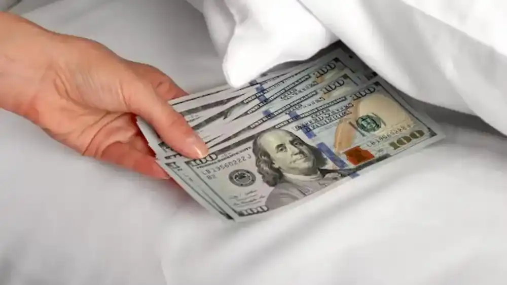 Feng Shui: por qué recomiendan poner un dólar debajo de la almohada antes de dormir