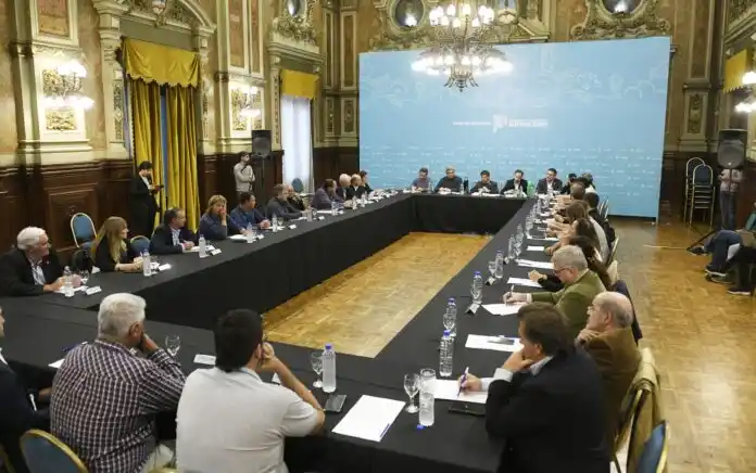 Axel Kicillof junto a representantes del campo. (Gobierno PBA)