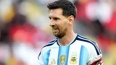 Messi es el capitán del campeón mundial.
