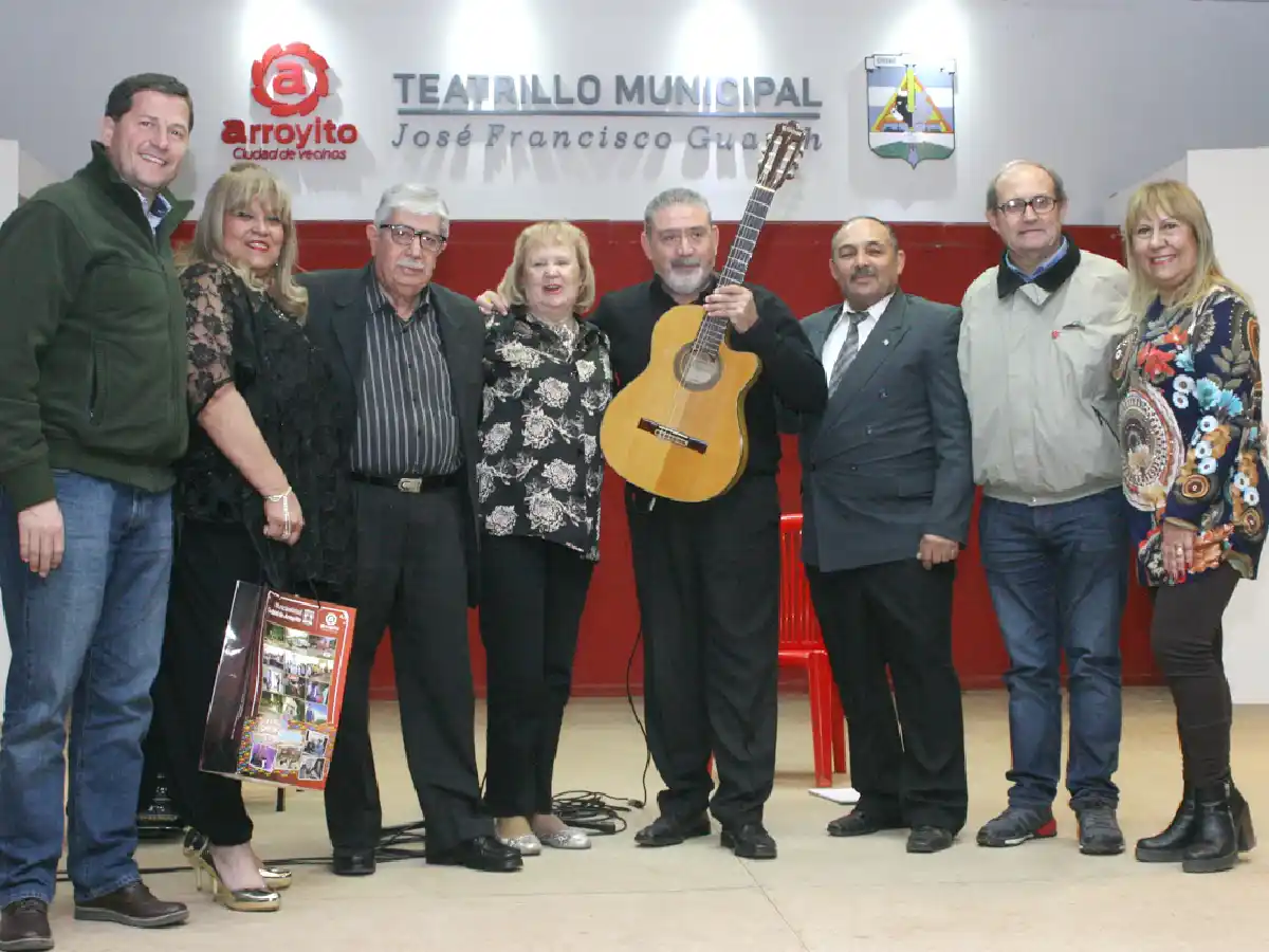 En sentido homenaje, los tangos de Gardel sonaron en el Teatrillo de Arroyito 