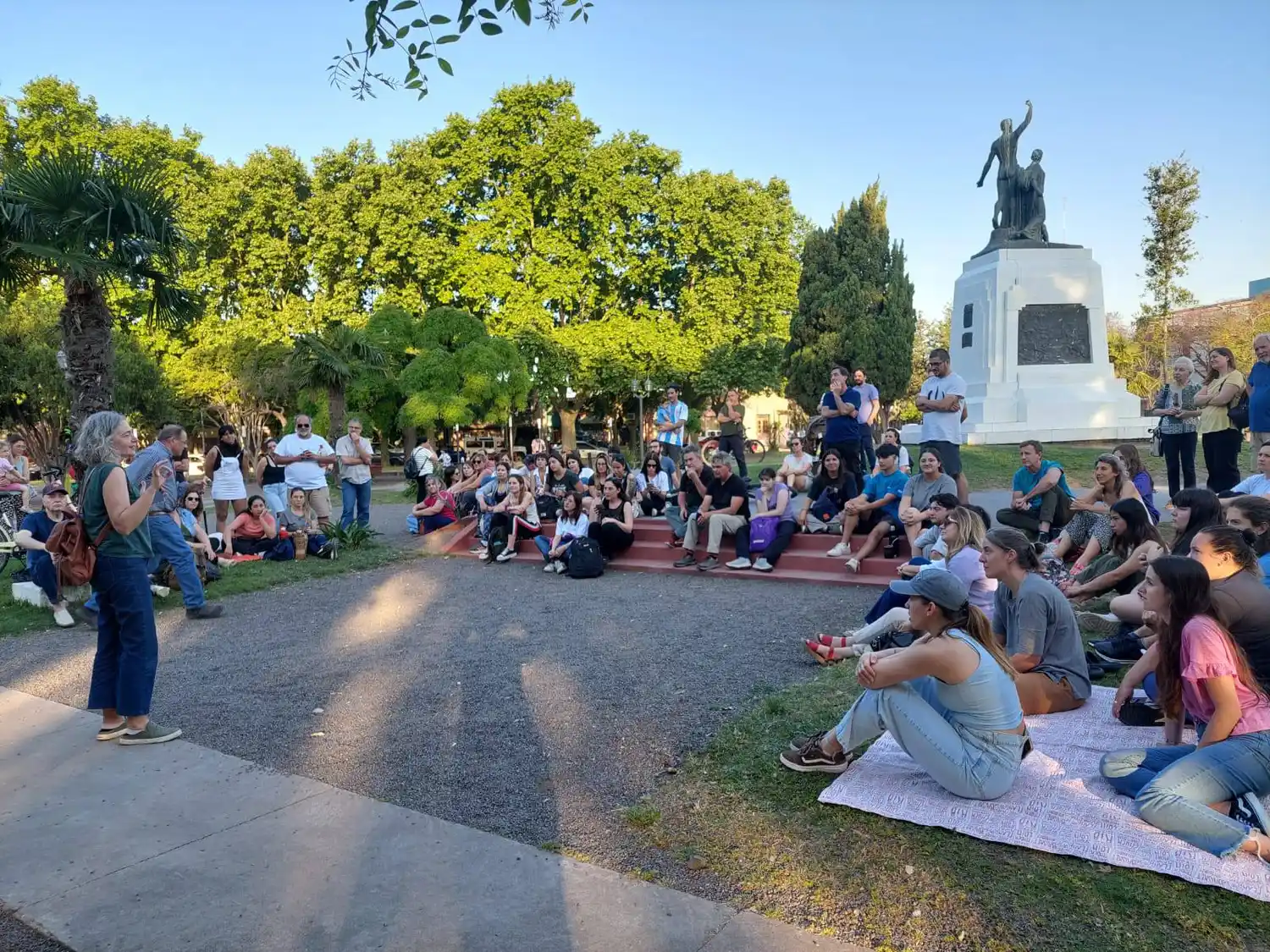 INTECH realizó una clase abierta en la Plaza Libertad en Defensa del Financiamiento Público para una Universidad Gratuita y Federal