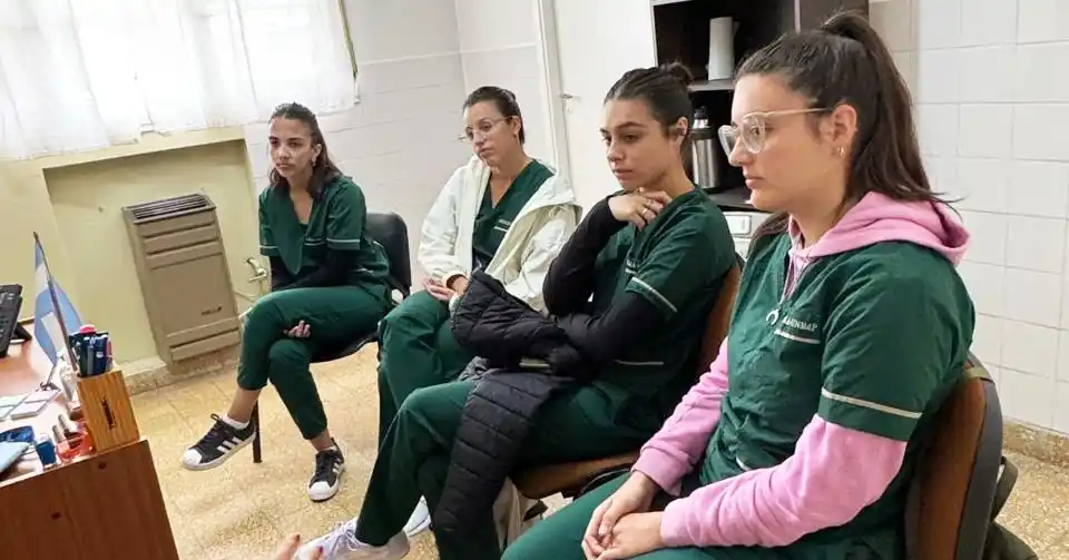 Estudiantes. Realizan las prácticas finales de Medicina en Lobería