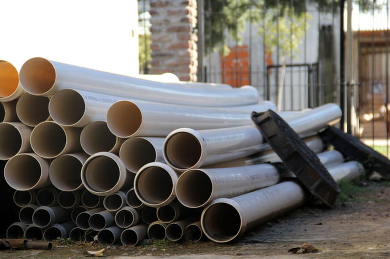 Vecinos del Barrio Jardín que compraron los materiales reclaman obras de cloacas