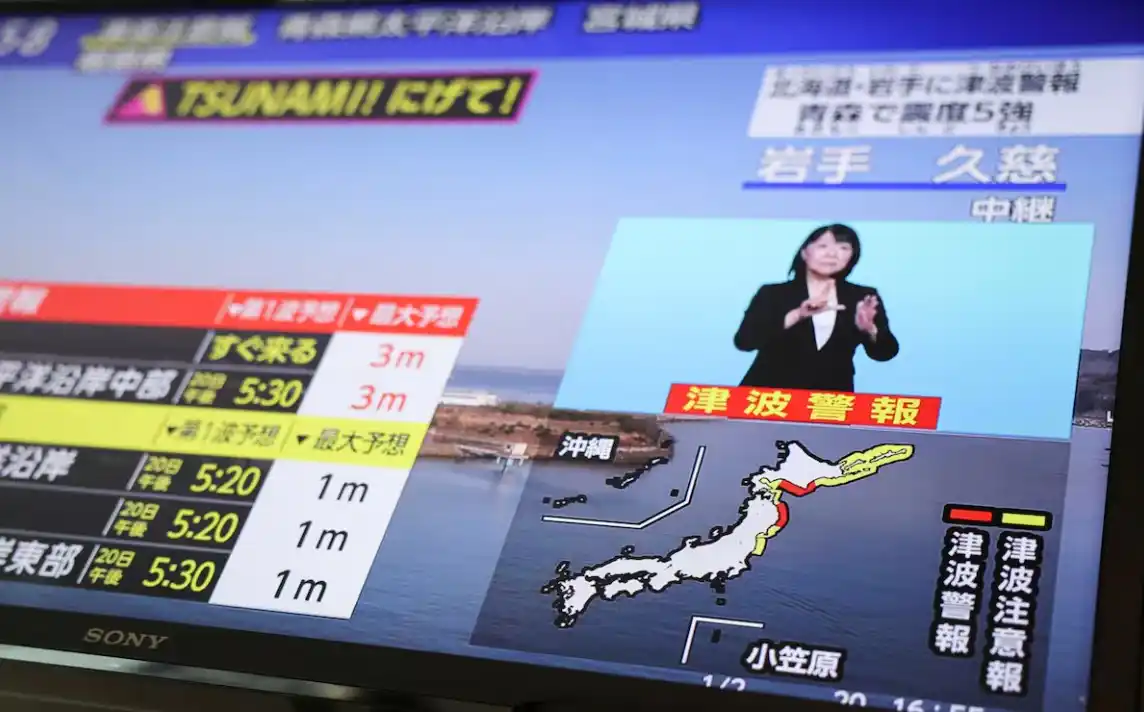 Activaron una alerta de tsunami y evacuaron la costa.