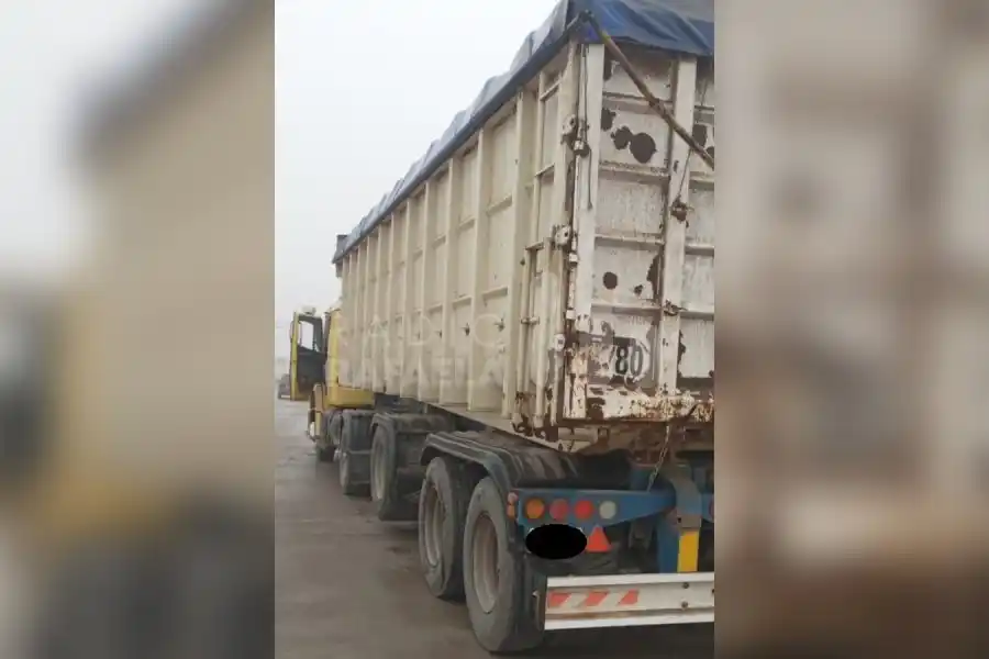 Manejaba un camión por la ciudad fuera de lo permitido y sin licencia de conducir