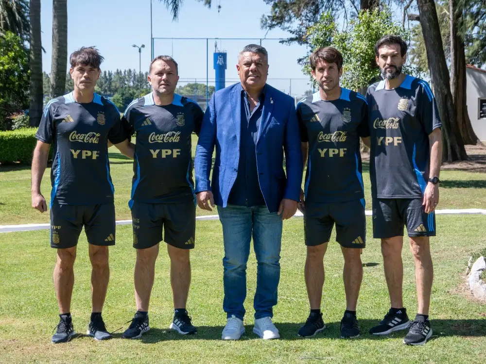 Ariel Garcé junto a Bernardo Romeo, Claudio Tapia, Diego Placente y Facundo Quiroga.