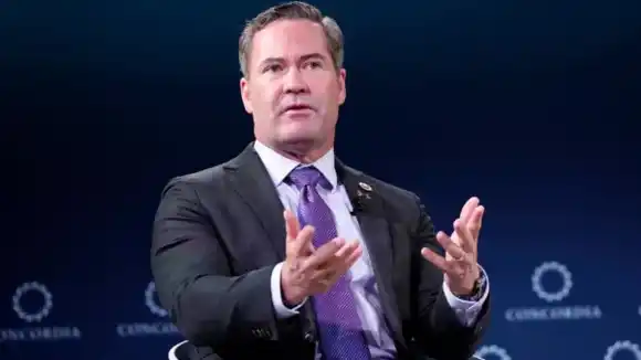 Asesor de seguridad nacional de Trump asumió responsabilidad por filtración sobre Yemen