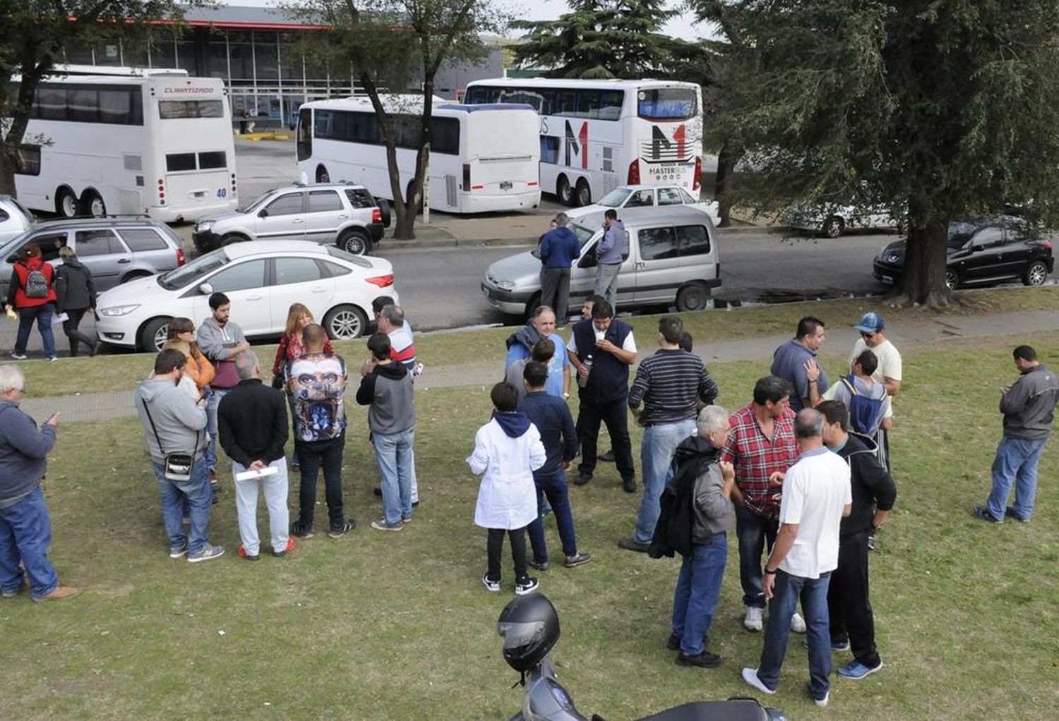Con el compromiso de pago, extrabajadores de Río Paraná suspendieron las medidas de fuerza