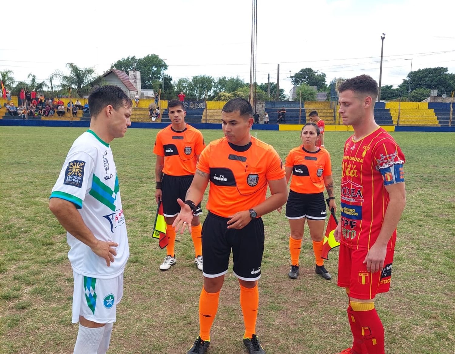 Torneo Regional: Damián Bertolini debutó como árbitro en la derrota de Barracas con Franco Boaglio y Francisco Espíndola