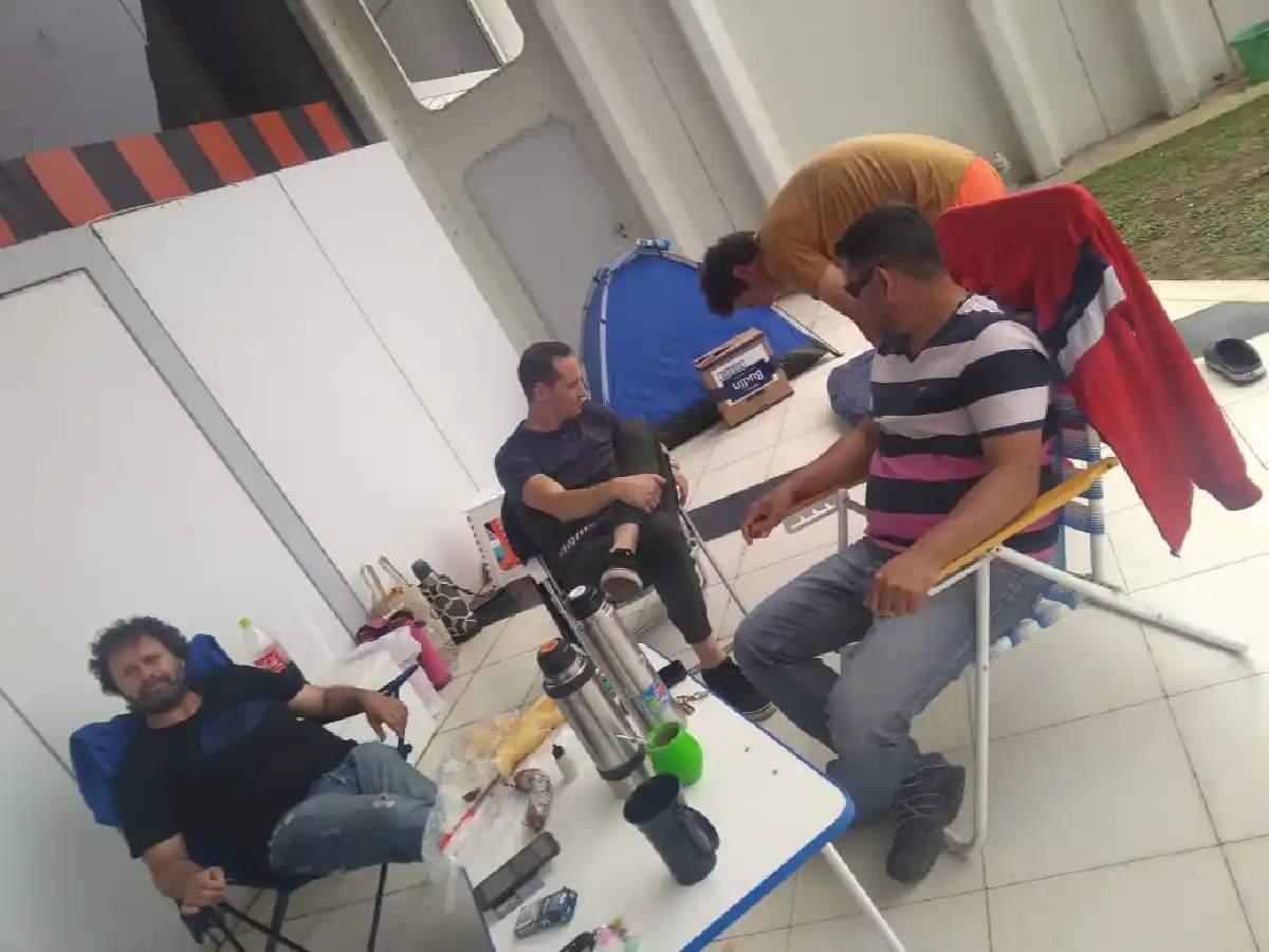  Tras el cierre de Ribeiro en Arroyito, trabajadores  acampan para  evitar el vaciamiento