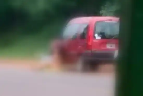 Pasó en Misiones: se desnudó en la calle para que no la dejara el novio