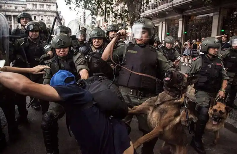 ¿Una represión mala y otra buena?