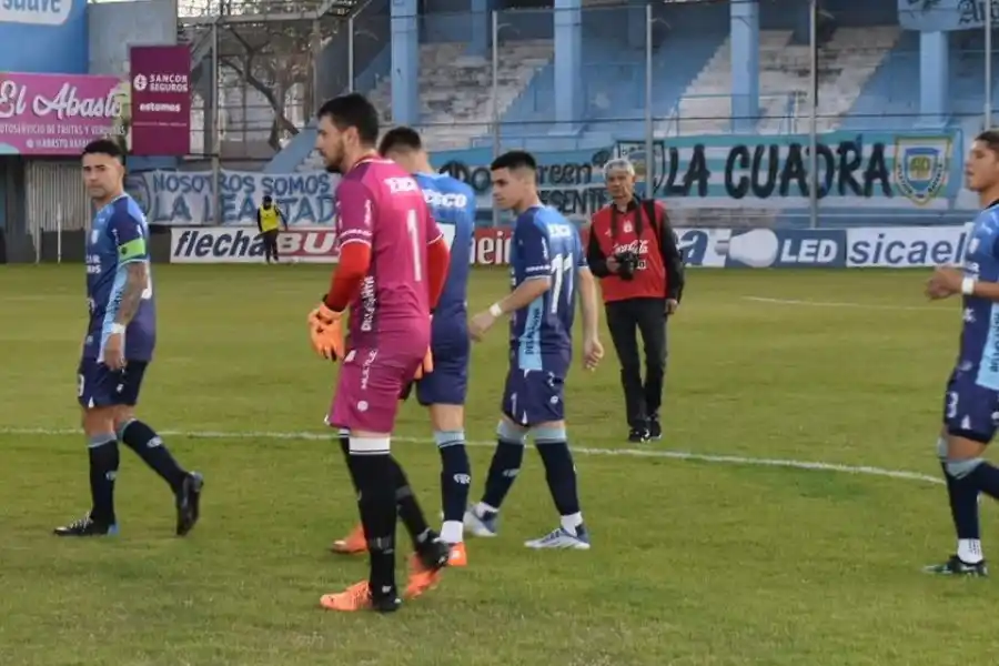 Dura derrota de Atlético de Rafaela que empeora su presente futbolístico
