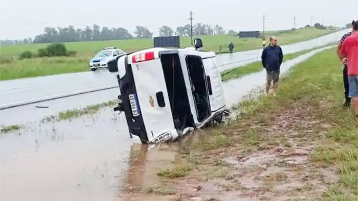 Nuevo despiste y vuelco en la  Autovía Artigas