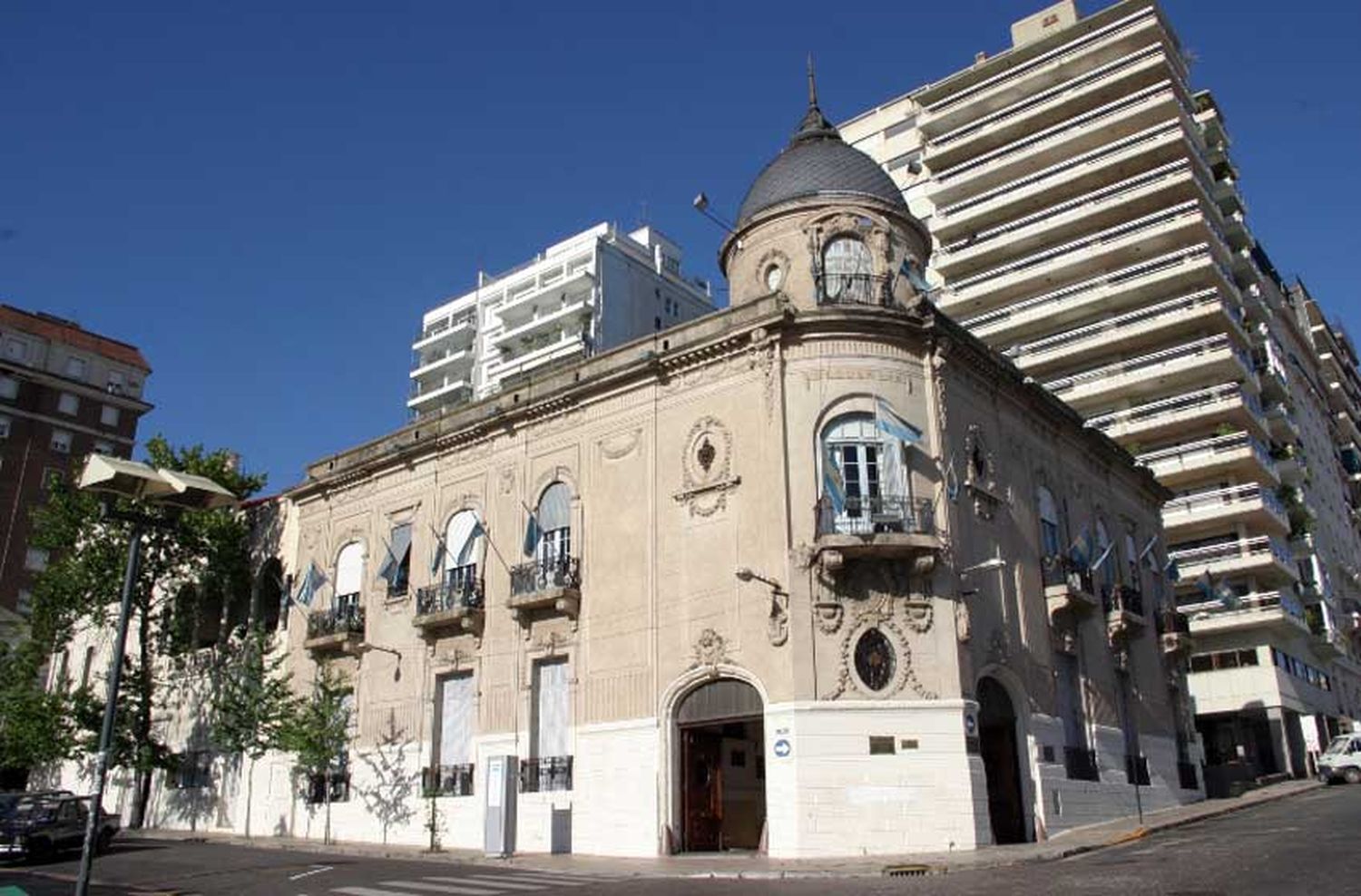 Opositores buscan frenar el adelanto de $300 millones pedido por Fein